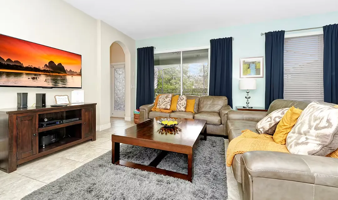 6 bed, 3640 sqft, $3,200 — Photo 3