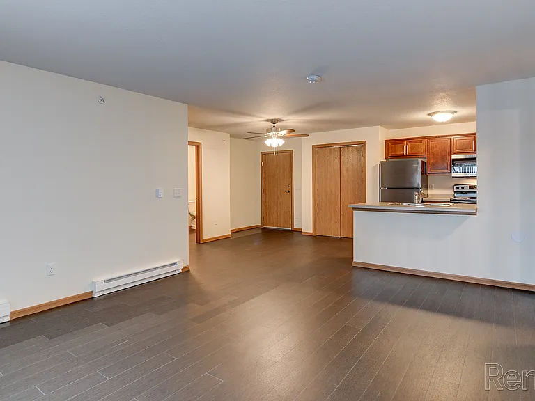 Elm Creek Commons — Photo 40