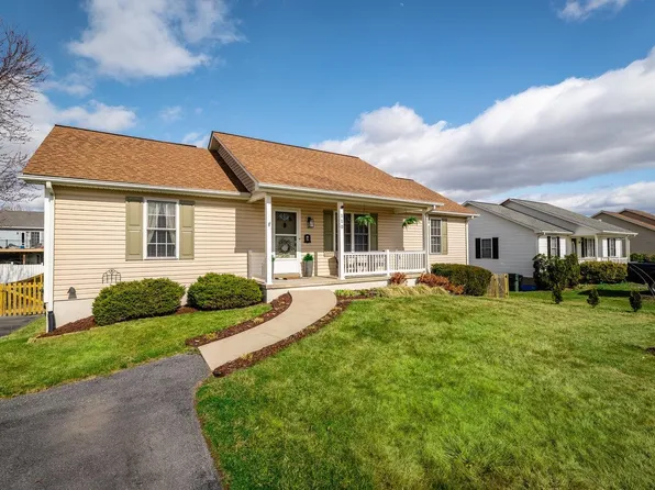 110 Lofton Dr, Weyers Cave, VA 24486