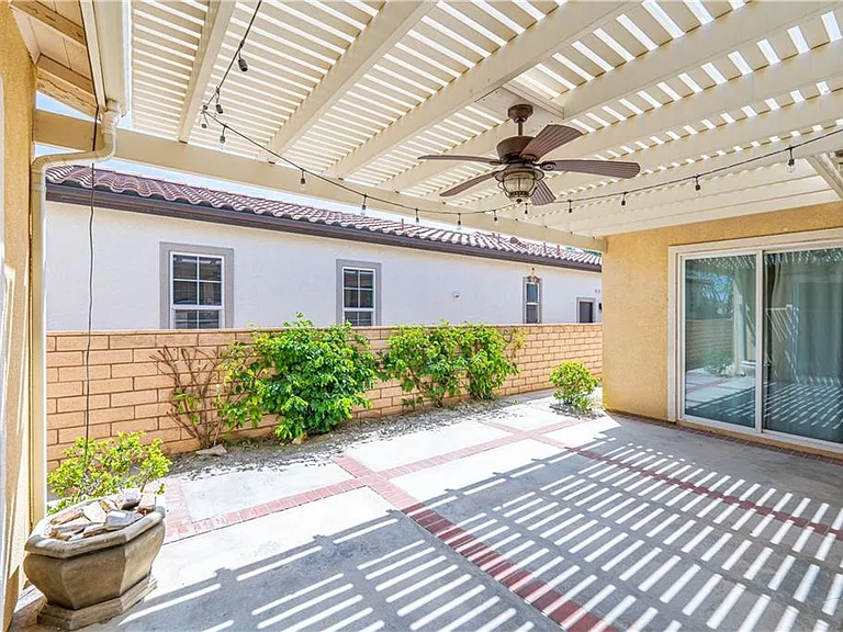 26345 Avenida Quintana — Photo 32