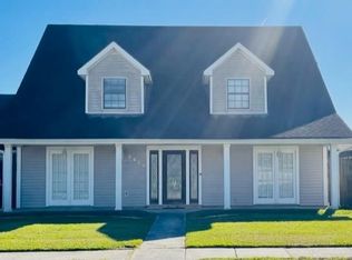 2817 Acorn Dr, Violet, LA 70092