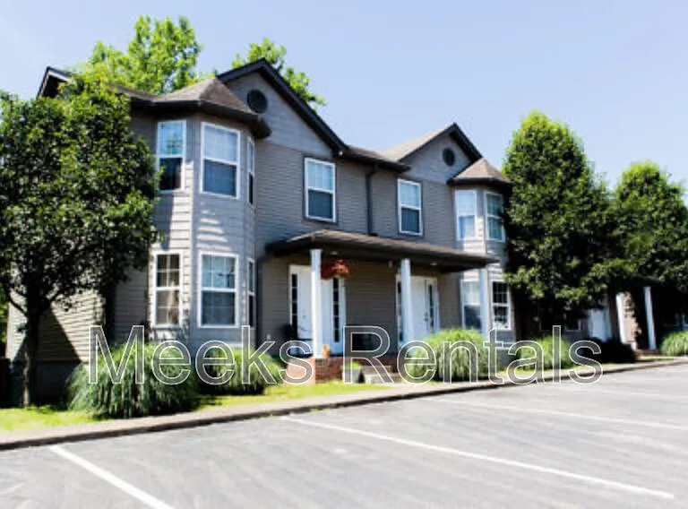 Ariel Pointe Townhomes — Photo 2
