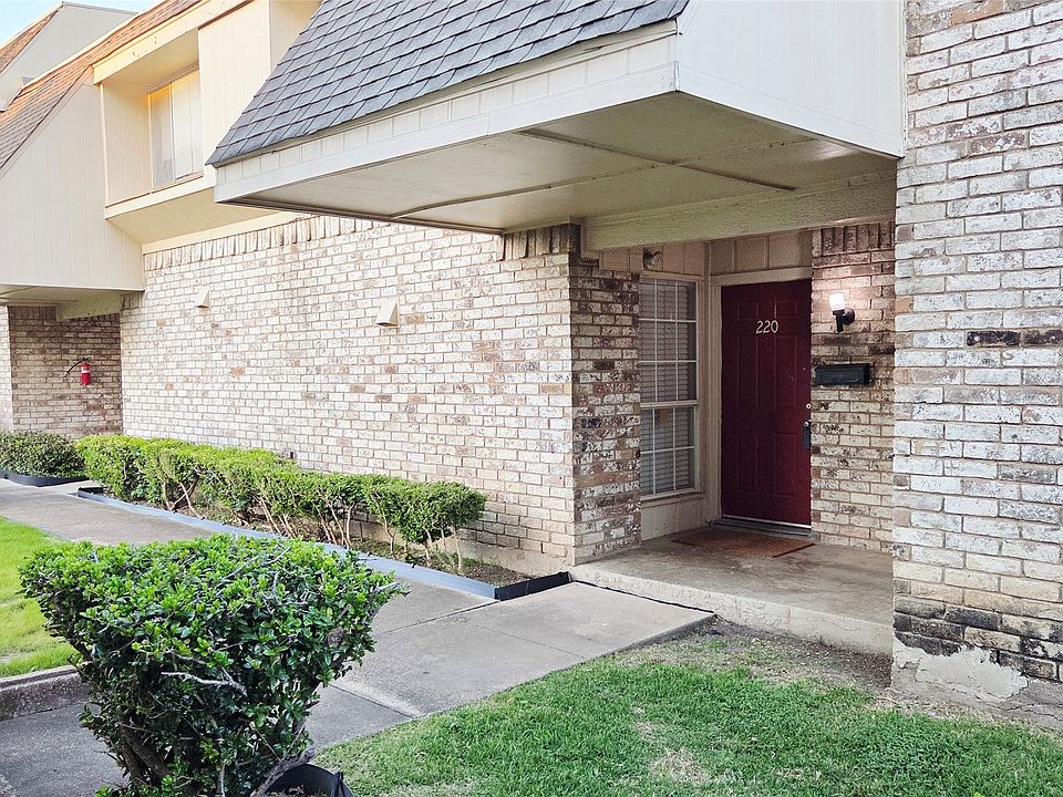 1st image of 220 Village North Dr
