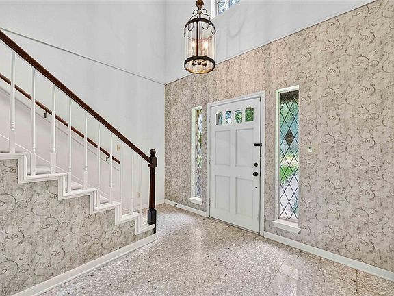 3rd image of 6302 Meadowtrace Dr
