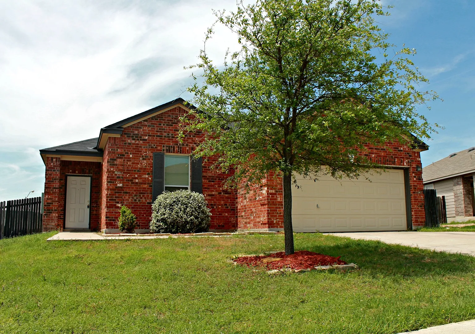 3 Bedroom, 2 Bath Home in Round Rock — Photo 2