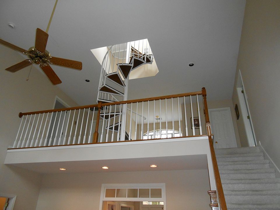 1st image of 23 Skyline Dr