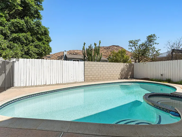 Woodcrest Dr — Photo 16