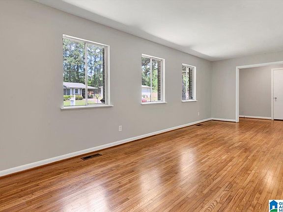 5th image of 615 Willowbrook Rd