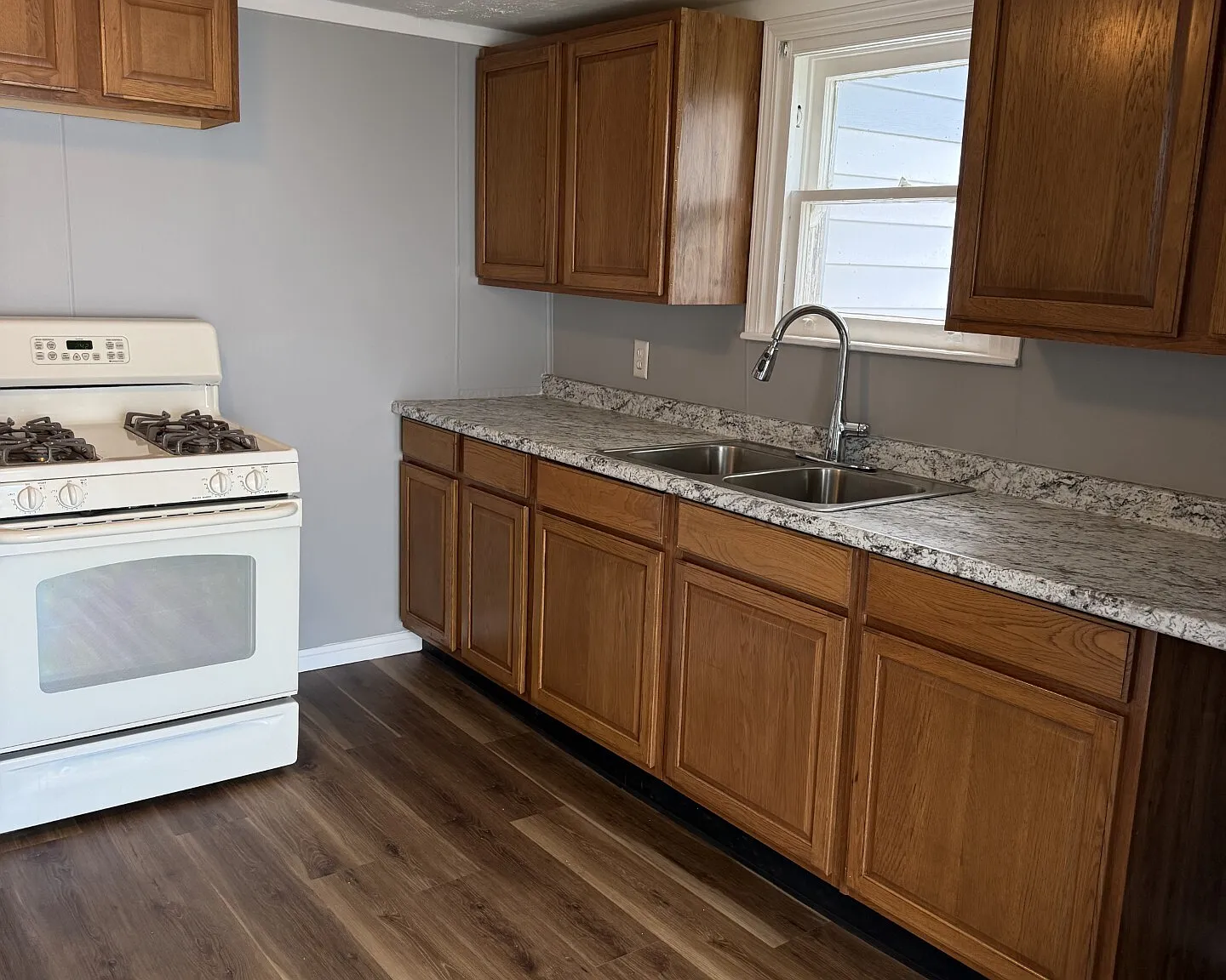 6009 Eleanor - 1 — Photo 4