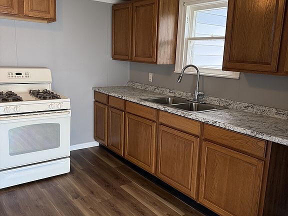 3rd image of 6009 Spring St