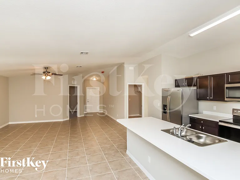 1161 Pluto St SE — Photo 4
