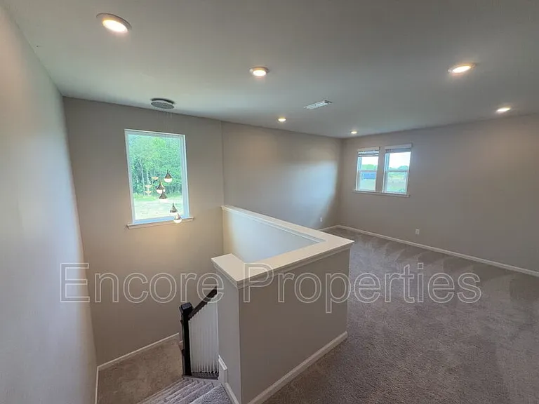 7704 Chestnut Creek Ct — Photo 9