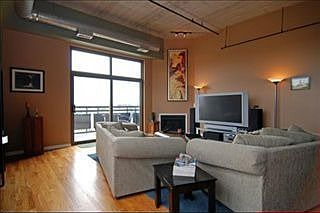 2nd image of 1735 W Diversey Pkwy APT 609