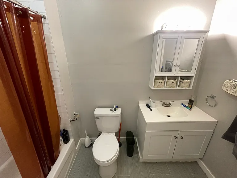 667 N 39th St #2 — Photo 9