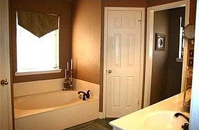 4th image of 4060 Woodway Dr