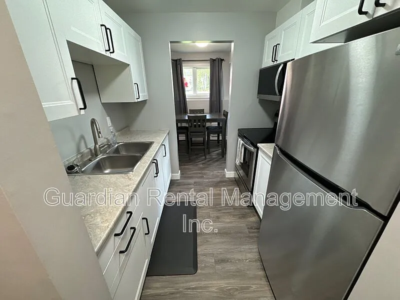 2 bed, 1.0 bath, 800 sqft, $995 — Photo 3