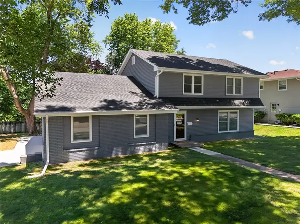 2115 Pleasant St, West Des Moines, IA 50265