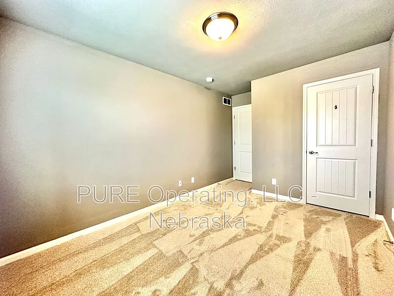 7605 N 92nd Ave — Photo 24