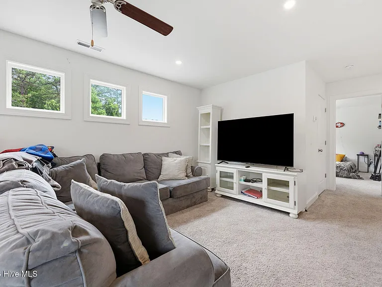 160 Falkirk Ct — Photo 41