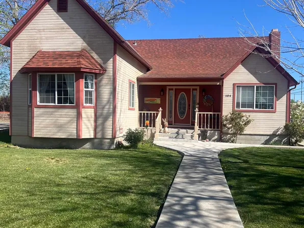 104 Virginia St, Yerington, NV 89447
