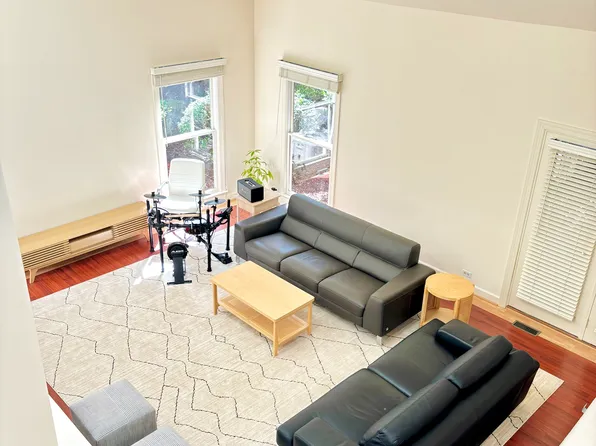 215 Columbia Pl W, Chapel Hill, NC 27516