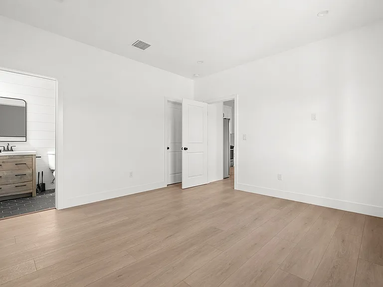 14531 Dickens St — Photo 13