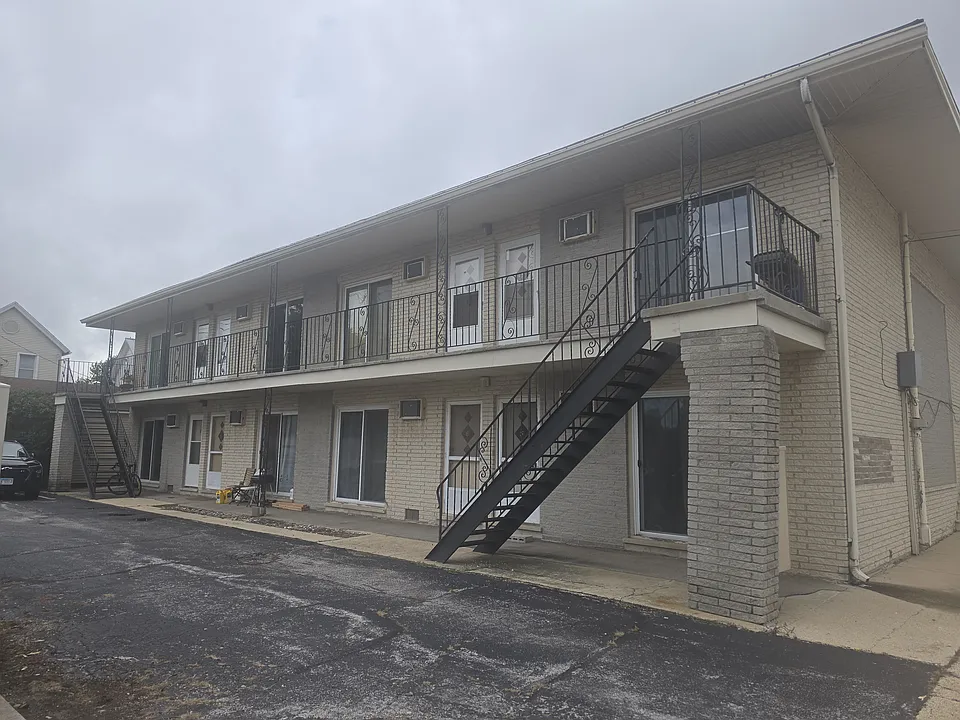 75 W Division St #15