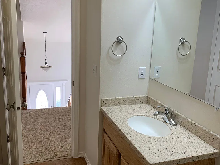Upstairs full bathroom