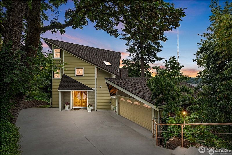 2nd image of 8526 E Mercer Way