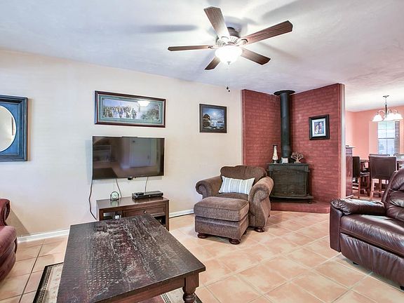 5th image of 203 W 4th Ave #5