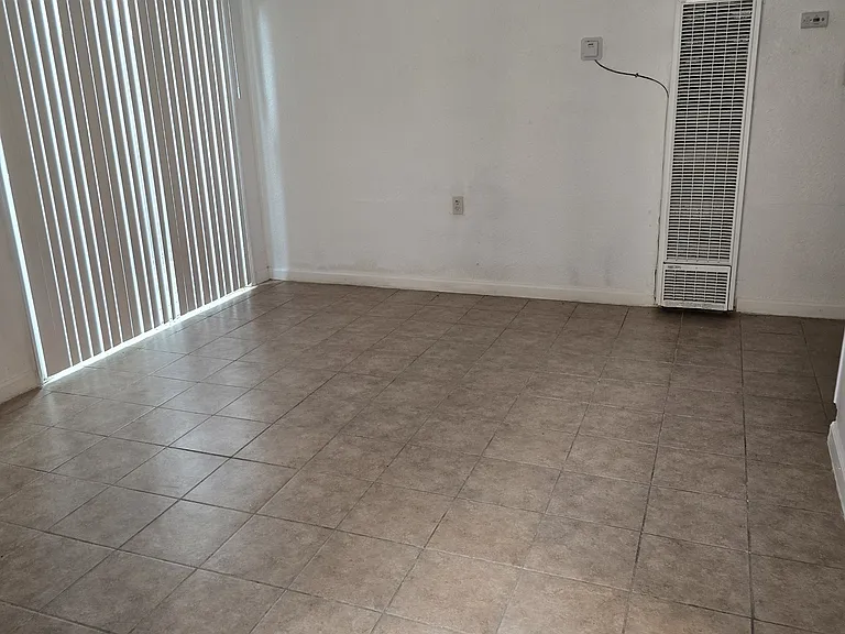 627 N Edison St #14 — Photo 6