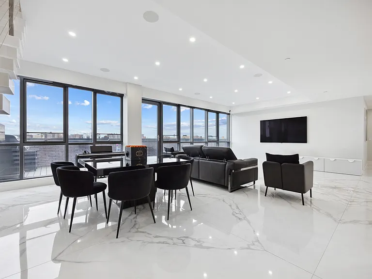 102 W End Ave #Penthouse 5 — Photo 3