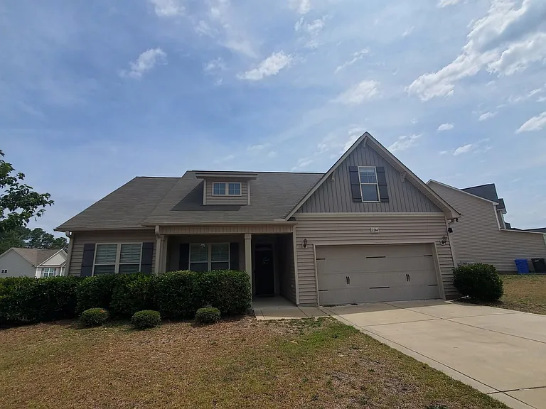 2244 Lakedale Dr — Photo 1