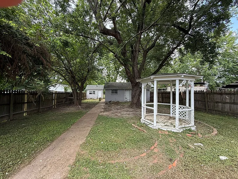 1911 Jackson St — Photo 16