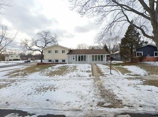 1740 Kent Rd, Hoffman Estates, IL 60169