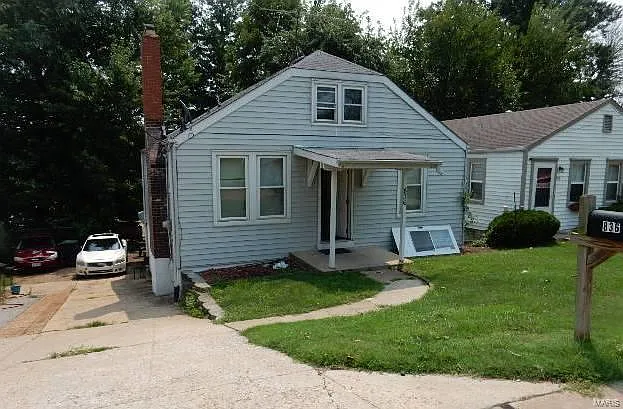 836 Elsworth Pl photo 1