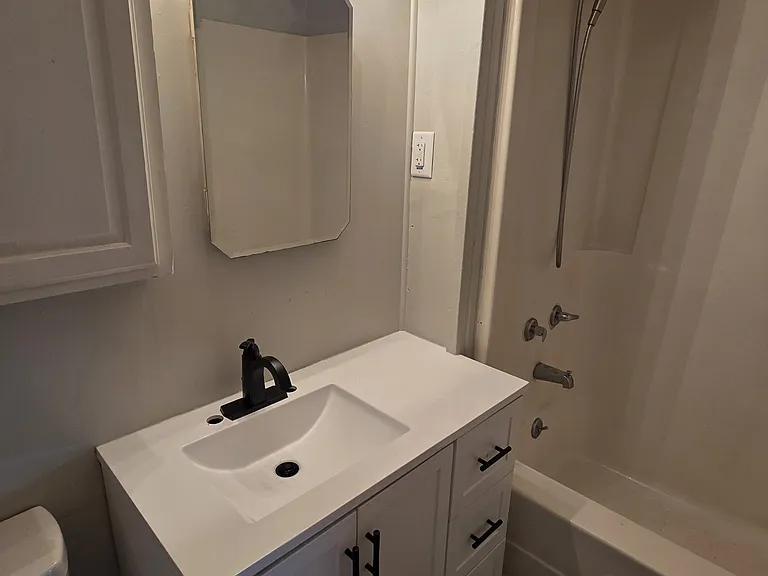 110 Blueview Dr SW #A — Photo 2