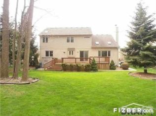 22168 Chelsea Ln, Woodhaven, MI 48183