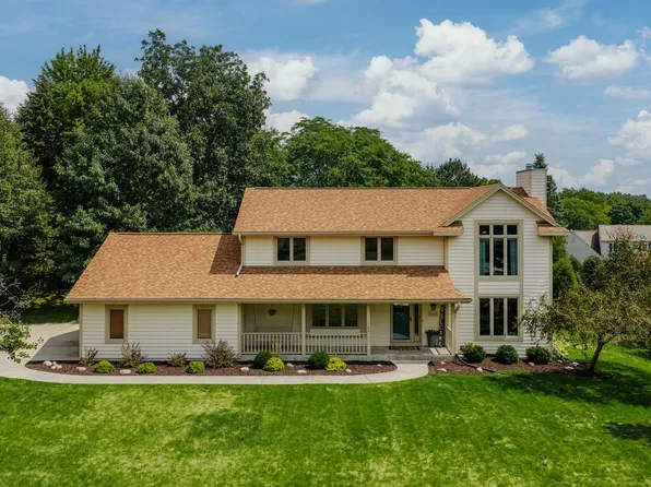 W237N3390 Five Fields ROAD, Pewaukee, WI 53072