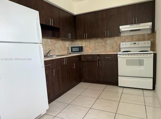 1445 W 28th St #6, Hialeah, FL 33010