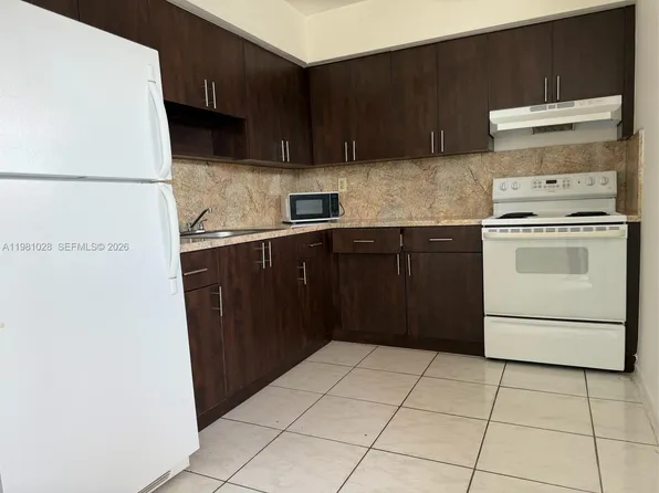 1445 W 28th St #6, Hialeah, FL 33010