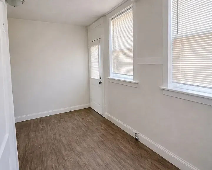 5335 Bancroft Ave — Photo 4