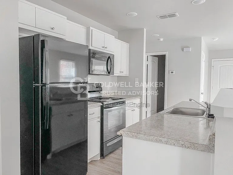 2406 Fir Ave — Photo 7
