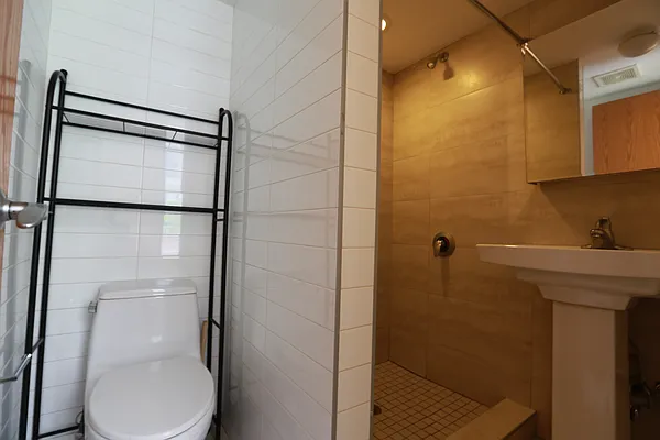 Rented by Helm Management | media 25