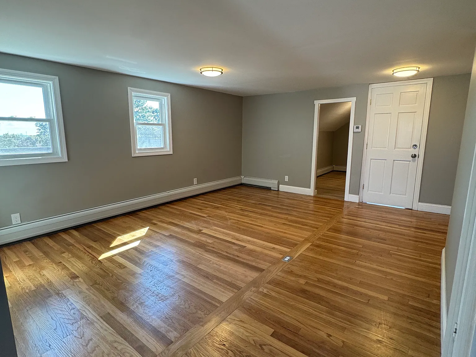 2 bed, 1000 sqft, $1,700 — Photo 2
