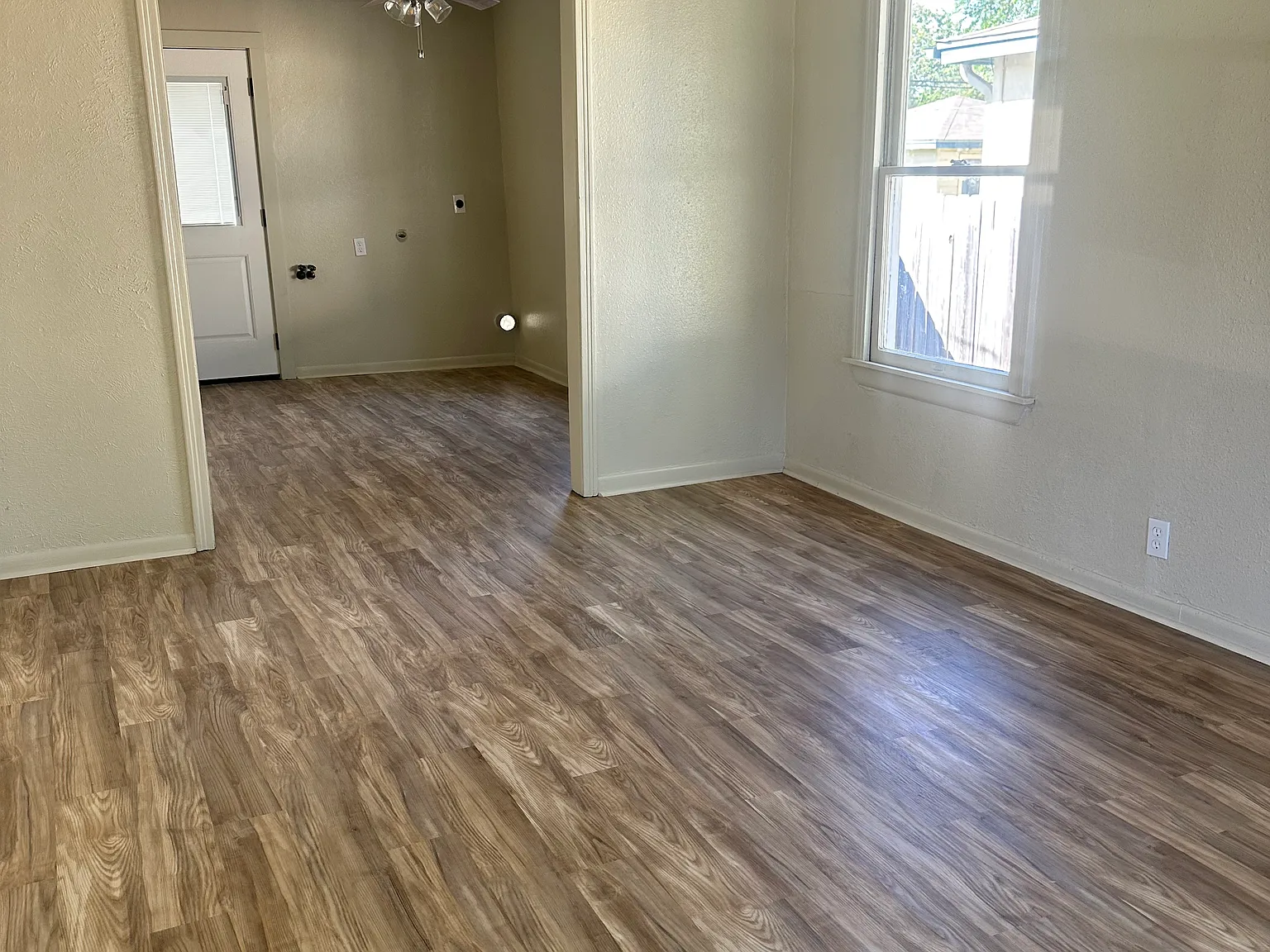 3 bed, 1196 sqft, $1,300 — Photo 2