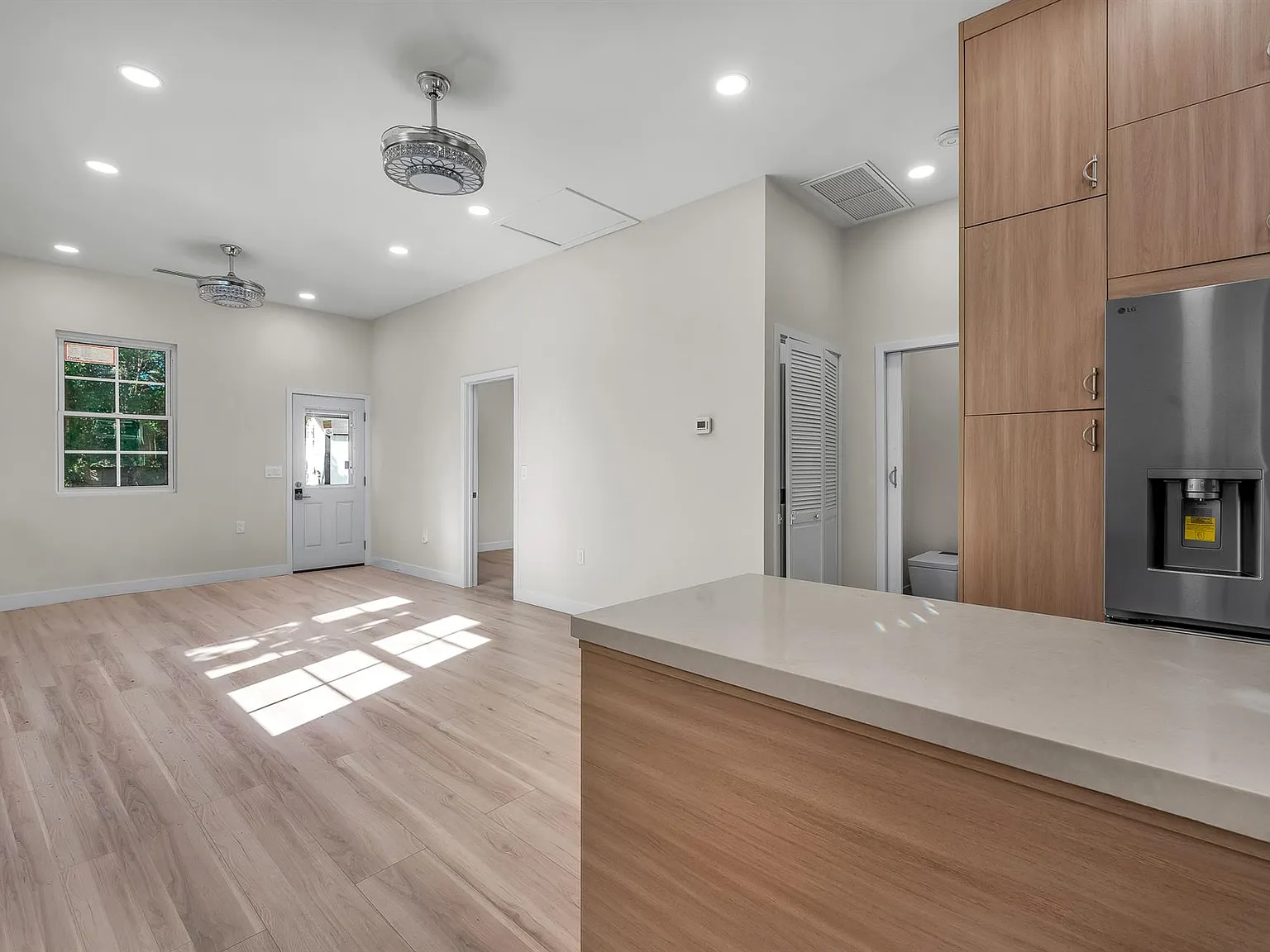 2 bed, 1.5 bath, 800 sqft, $2,999 — Photo 4