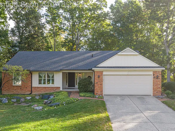 448 Streamview Ct, Rochester Hills, MI 48309
