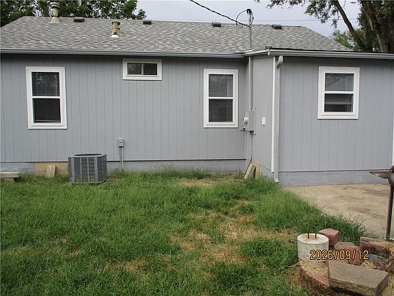 5th image of 603 E Poplar St
