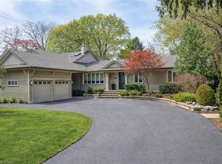 4391 Lakeshore Rd, Burlington, ON L7L 1B3